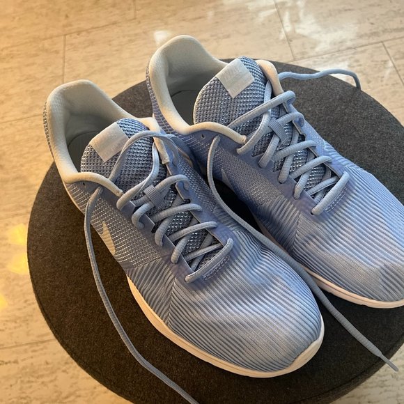 Women's Nike Training Shoe - Flex Bijoux - Light Blue - Like New - Sz US 11 - Picture 1 of 10